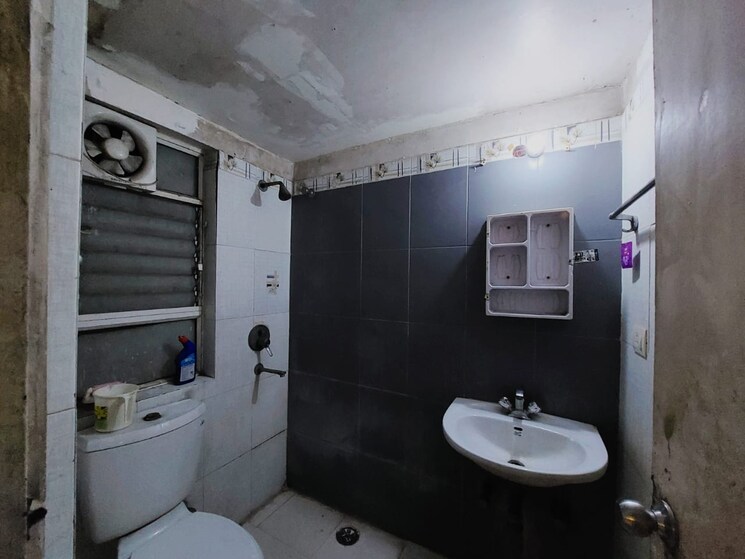 Bathroom, south-city 3 Bedroom 1050 Sq.Ft. Apartment In Prince Anwar Shah Road Kolkata 8897075