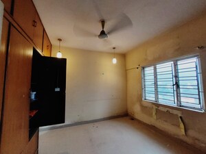 Room in 3 BHK Apartment at South City, Prince Anwar Shah Road – for Sale