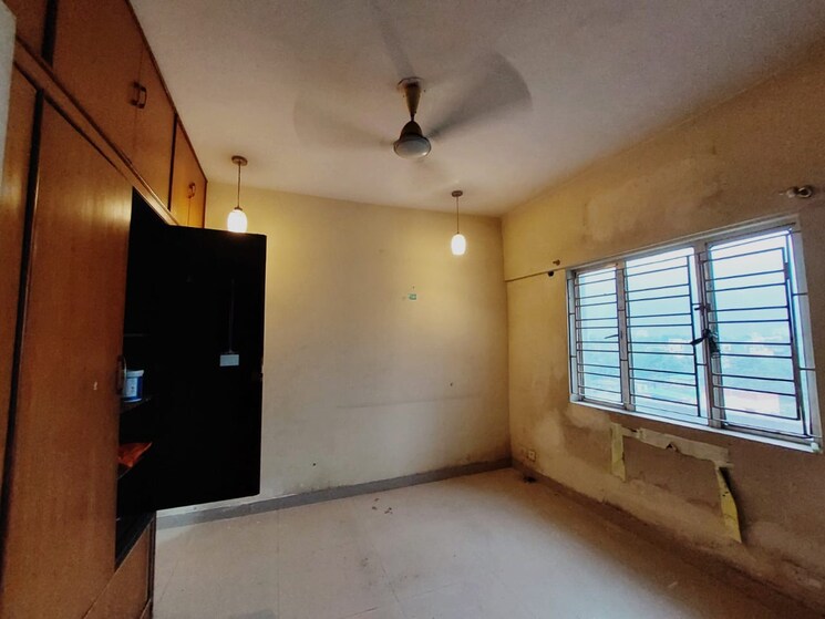 Room, south-city 3 Bedroom 1050 Sq.Ft. Apartment In Prince Anwar Shah Road Kolkata 8897075