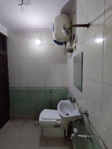 Bathroom in 1 BHK Builder Floor at Sector 47 – for Rent
