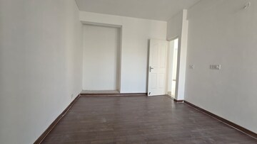 Room in 4 BHK Builder Floor at BPTP Parkland Pride, Sector 77 – for Rent