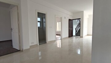 Room in 4 BHK Builder Floor at BPTP Parkland Pride, Sector 77 – for Rent