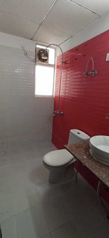 Bathroom in 5 BHK Apartment at Rajendra Nagar – for Rent