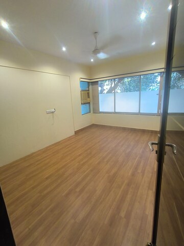 Room in 3 BHK Apartment at Khar West – for Rent