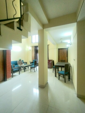 Furnished Amenities in 3 BHK Builder Floor at Ansal Sushant Lok I, Sector 43 – for Rent