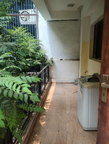 Balcony in 3 BHK Builder Floor at Ansal Sushant Lok I, Sector 43 – for Rent