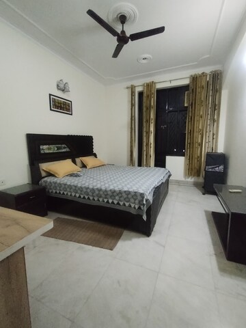 Furnished Amenities in 3 BHK Builder Floor at Ansal Sushant Lok I, Sector 43 – for Rent