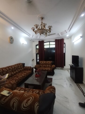 Furnished Amenities in 3 BHK Builder Floor at Ansal Sushant Lok I, Sector 43 – for Rent