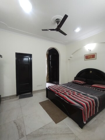 Furnished Amenities in 3 BHK Builder Floor at Ansal Sushant Lok I, Sector 43 – for Rent