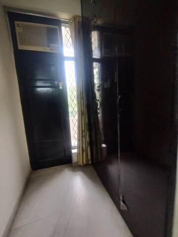 Furnished Amenities in 3 BHK Builder Floor at Ansal Sushant Lok I, Sector 43 – for Rent