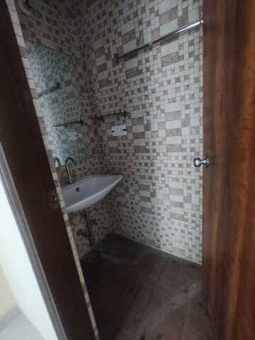 Furnished Amenities in 3 BHK Builder Floor at Ansal Sushant Lok I, Sector 43 – for Rent