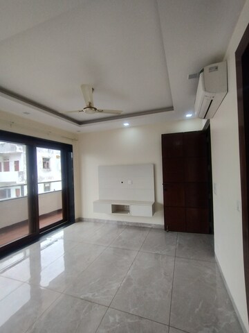 Kitchen in 3 BHK Builder Floor at Global Arcade, Sector 42 – for Rent