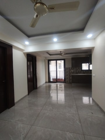 Building Lobby in 3 BHK Builder Floor at Global Arcade, Sector 42 – for Rent