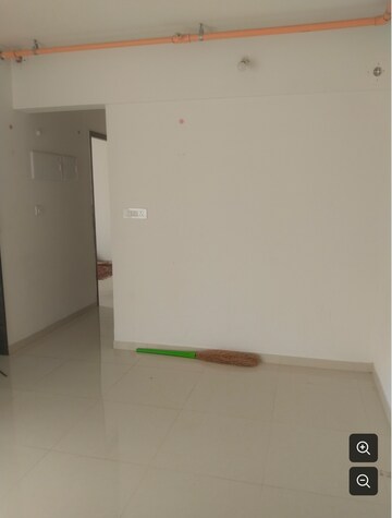 Room in 2 BHK Apartment at Runwal Eirene, Balkum Pada – for Rent