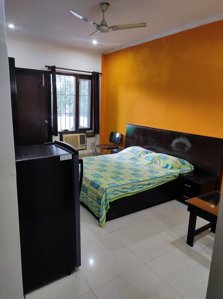 Bedroom, sunstar-floors 3 Bedroom 210 Sq.Yd. Builder Floor In Sector 51 Gurgaon 8897037