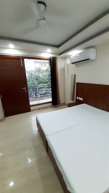 Room in 3 BHK Apartment at Maple Heights, Sector 43 – for Rent