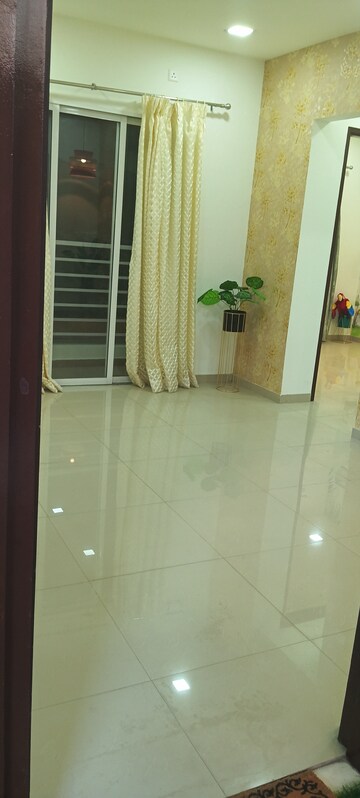Living Room in 2 BHK Apartment at Kalpataru Paramount, Kapur Bawdi – for Rent