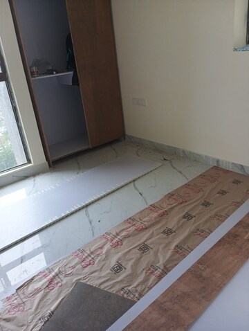 Furnished Amenities in 2 BHK Apartment at Kalpataru Paramount, Kapur Bawdi – for Rent