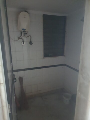 Attached Bathroom in 2.5 BHK Apartment at Goregaon West – for Rent