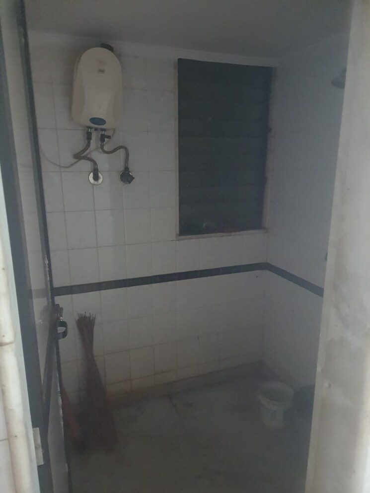 Attached Bathroom, goregaon west 2.5 Bedroom 1500 Sq.Ft. Apartment In Goregaon West Mumbai 8897065