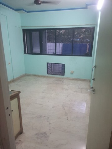 Room in 2.5 BHK Apartment at Goregaon West – for Rent