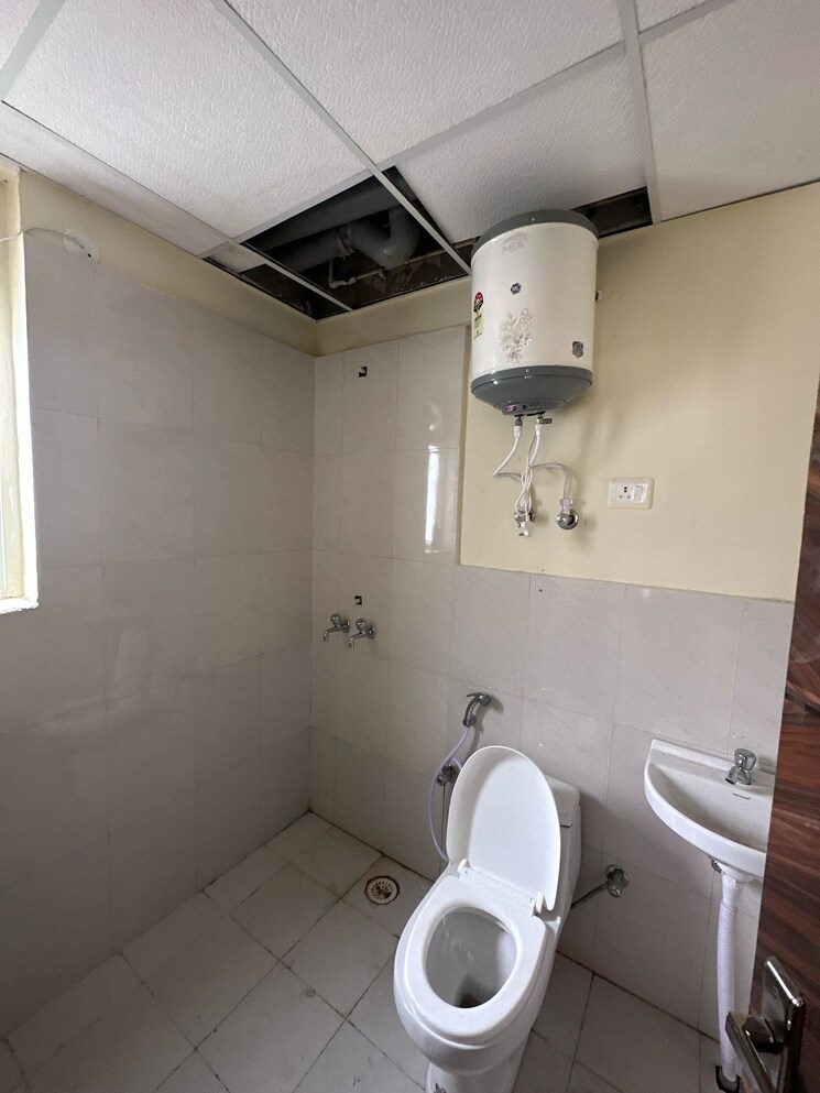 Bathroom, pyramid-pride 2 Bedroom 580 Sq.Ft. Apartment In Sector 76 Gurgaon 8897073