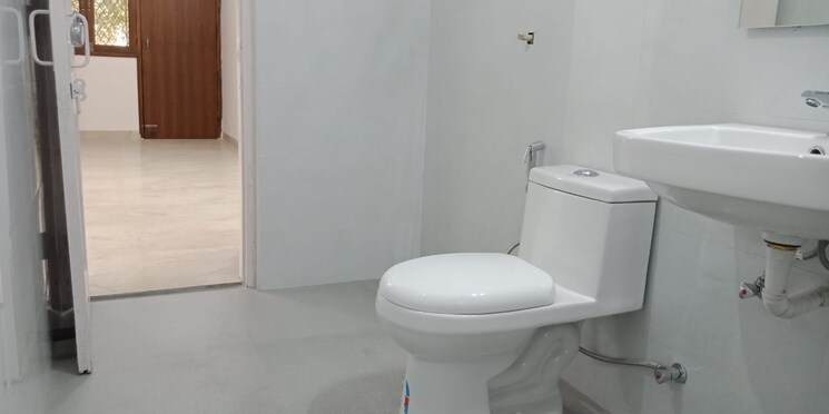 Bathroom, k-m-apartments 3 Bedroom 1800 Sq.Ft. Apartment In Sector 3 Dwarka Delhi 8897096