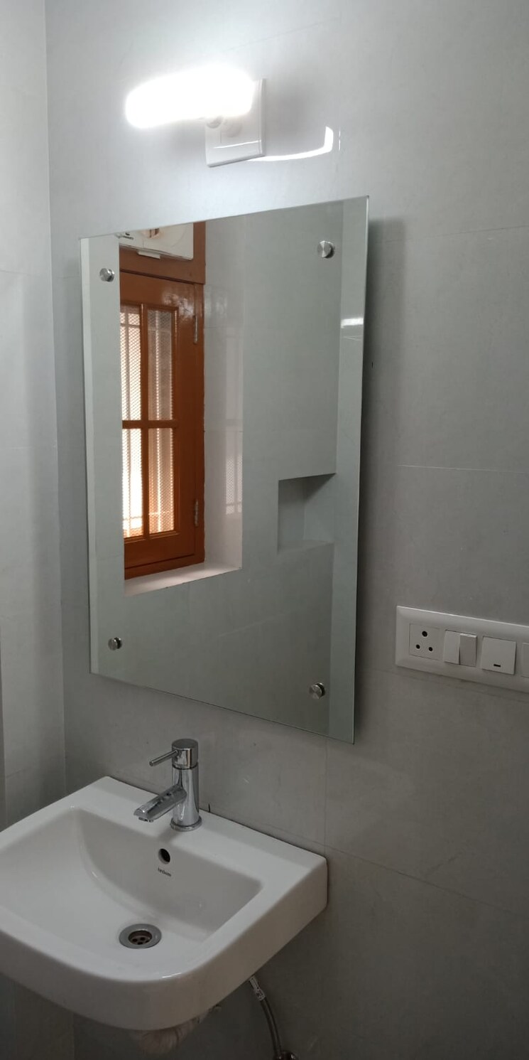 Room, k-m-apartments 3 Bedroom 1800 Sq.Ft. Apartment In Sector 3 Dwarka Delhi 8897096