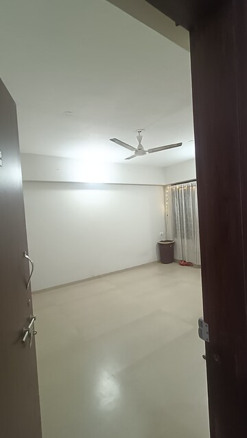 Room in 2 BHK Apartment at Ravinanda Trinity, Wagholi – for Rent