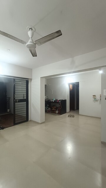 Room in 2 BHK Apartment at Ravinanda Trinity, Wagholi – for Rent