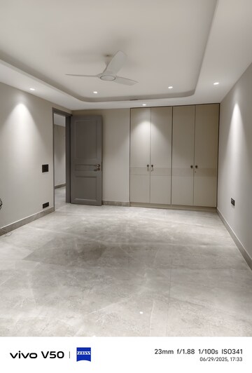 Room in 4 BHK Builder Floor at Greater Kailash ii – for Rent