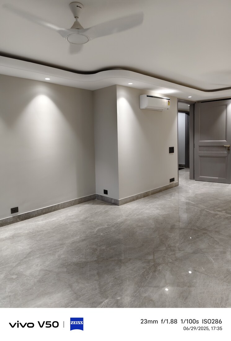 Room, greater kailash ii 4 Bedroom 315 Sq.Yd. Builder Floor In Greater Kailash ii Delhi 8897125