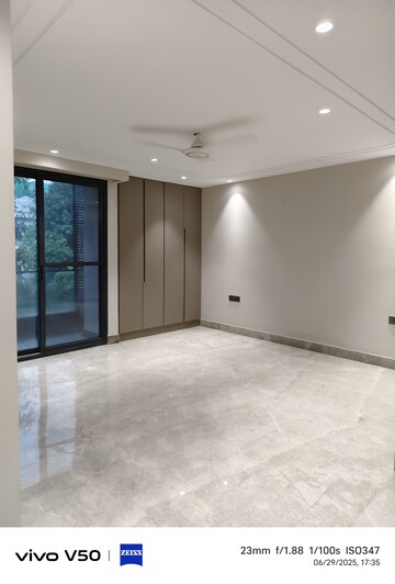 Room in 4 BHK Builder Floor at Greater Kailash ii – for Rent