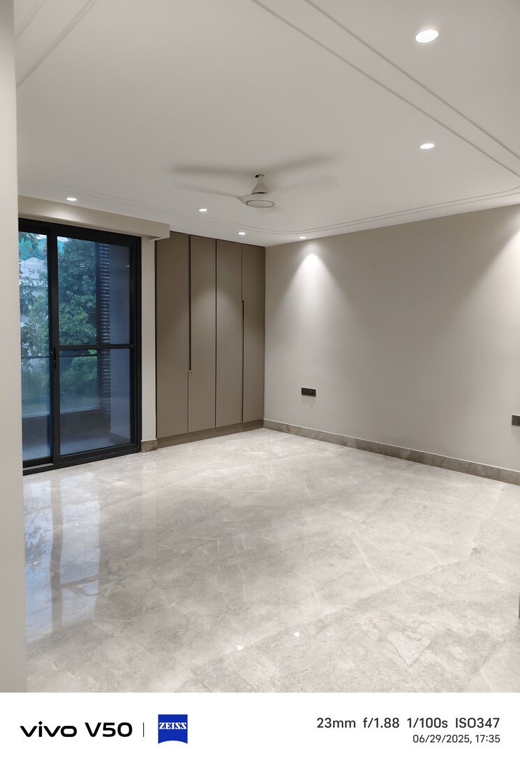 Room, greater kailash ii 4 Bedroom 315 Sq.Yd. Builder Floor In Greater Kailash ii Delhi 8897125