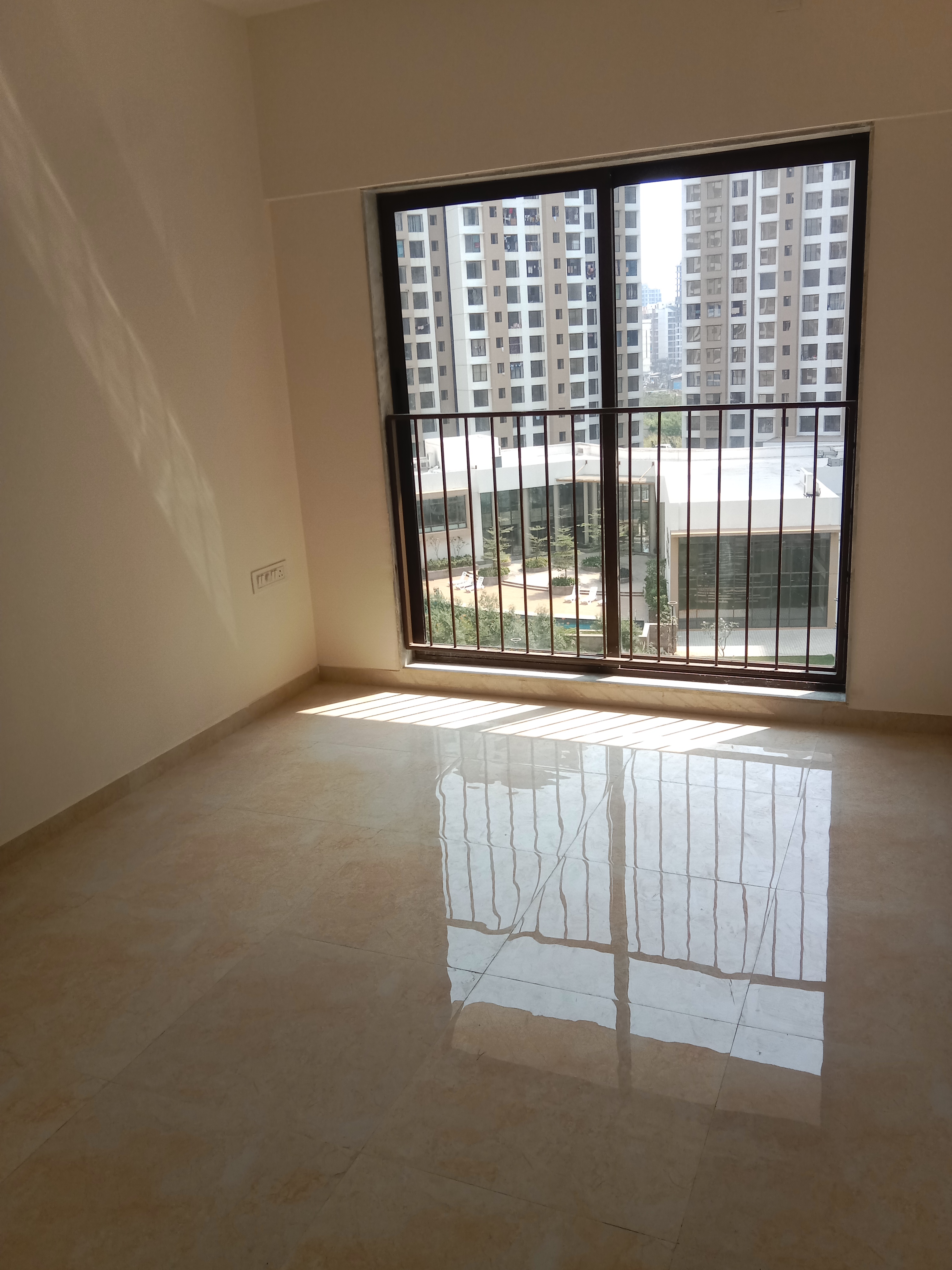 1 BHK 392 Sq.Ft. Apartment in Sunteck West World