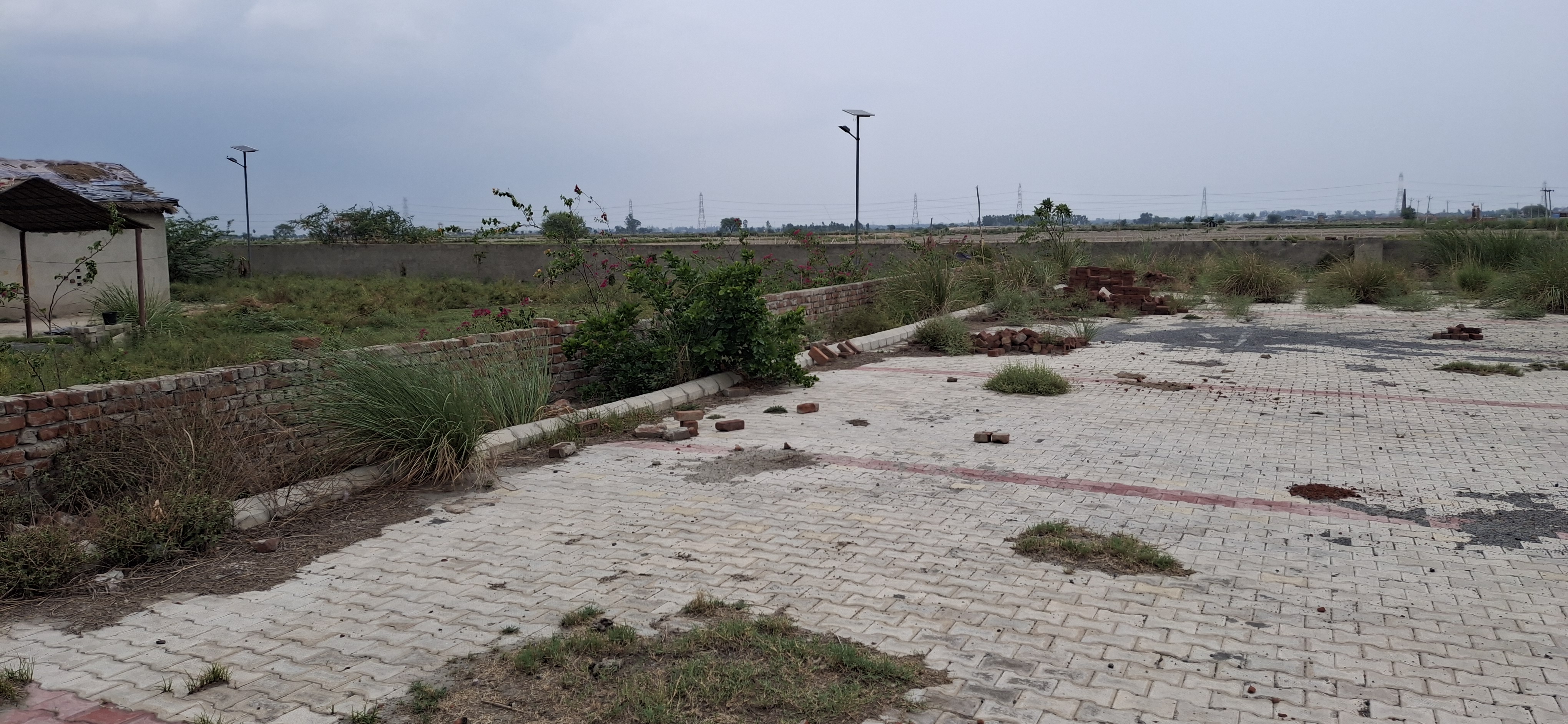 Plot For Sale in Mk Propty 