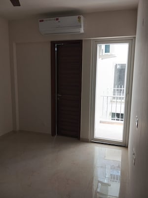 Room in 2.5 BHK Builder Floor at Smart World Gems, Sector 89 – for Sale