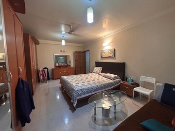 Master Bedroom in 1 BHK Apartment at Mahim West – for Rent