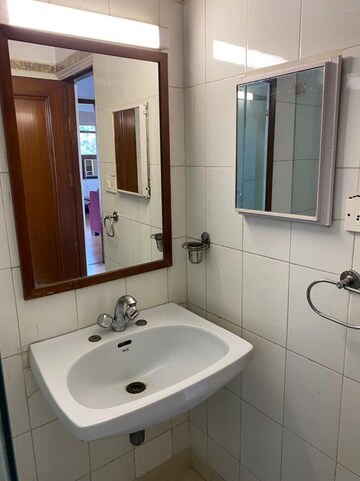 Bathroom in 1 BHK Apartment at Golf Links – for Rent