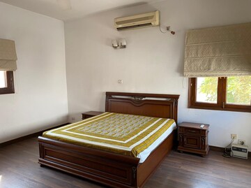 Bedroom in 1 BHK Apartment at Golf Links – for Rent