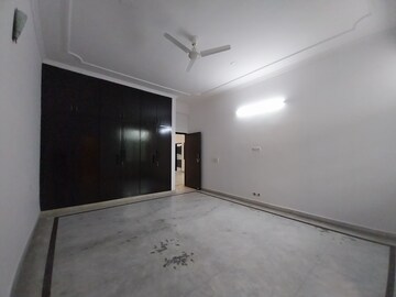 Room in 3 BHK Builder Floor at Sector 92 – for Rent