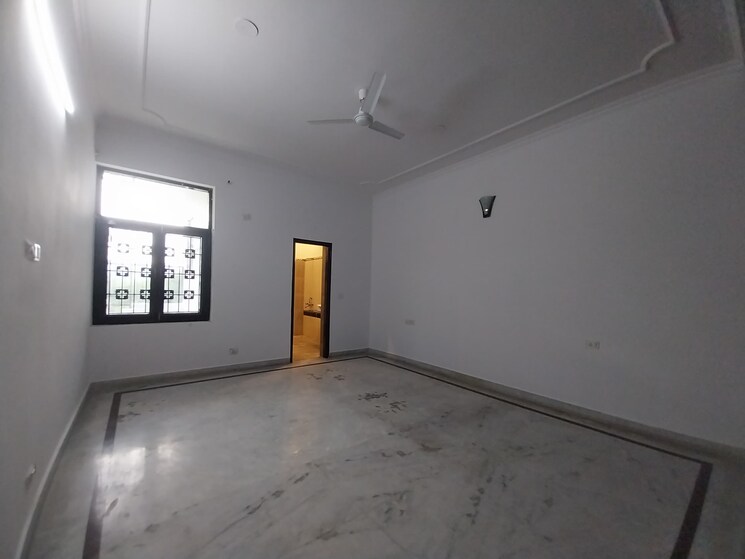 Room, sector 92 3 Bedroom 2200 Sq.Ft. Builder Floor In Sector 92 Noida 8897213