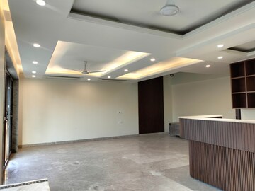 Room in 4 BHK Apartment at Greater Kailash I – for Rent