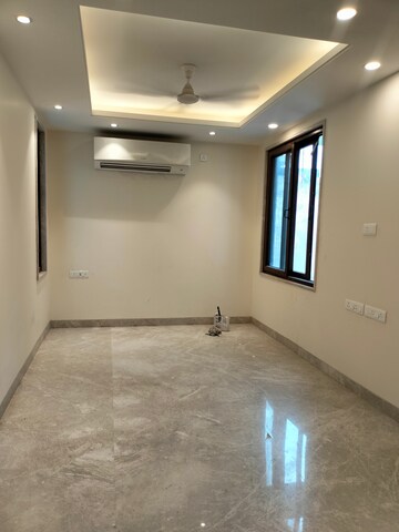 Room in 4 BHK Apartment at Greater Kailash I – for Rent