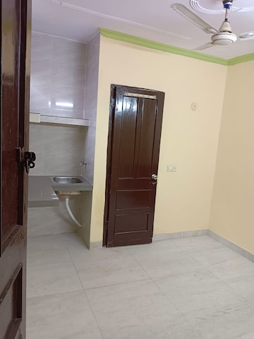 Room in Studio Builder Floor at Lajpat Nagar 4 – for Rent