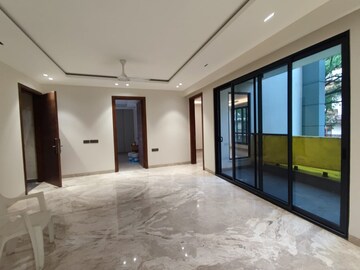 Room in 3.5 BHK Apartment at Defence Colony – for Rent