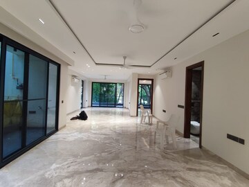 Room in 3.5 BHK Apartment at Defence Colony – for Rent