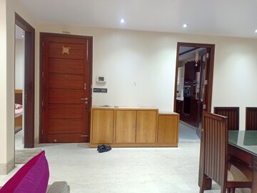 Room in 4 BHK Apartment at Panchsheel Park – for Rent