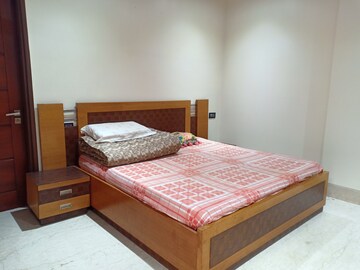 Bedroom in 4 BHK Apartment at Panchsheel Park – for Rent