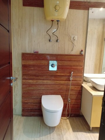 Furnished Amenities in 4 BHK Apartment at Panchsheel Park – for Rent